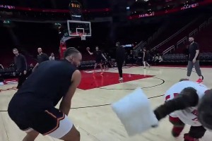 人才啊！老詹得分上双纪录终止后，解说依力爆笑模仿各解说员反应😂